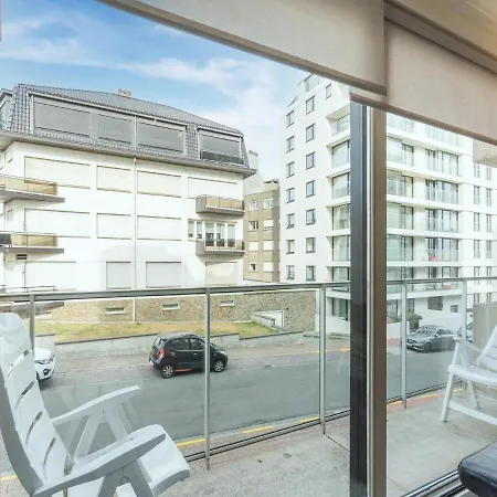公寓 Pleasant In With Balcony 克诺克－海斯特
