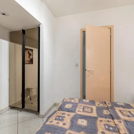 Pleasant In With Balcony 克诺克－海斯特